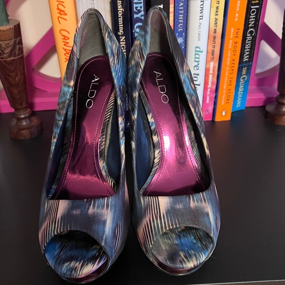 EUC Gorgeous Aldo Peep Toe Pumps - Picture 2 of 9